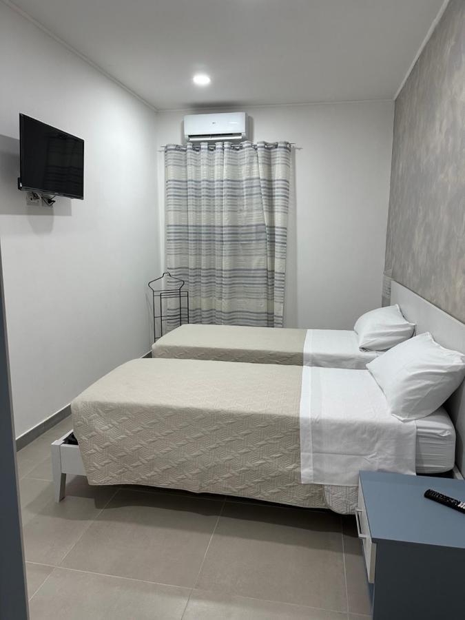 A Due Passi Dal Mare Bed & Breakfast Катандзаро Екстериор снимка