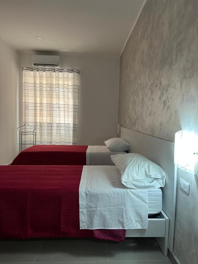 A Due Passi Dal Mare Bed & Breakfast Катандзаро Екстериор снимка