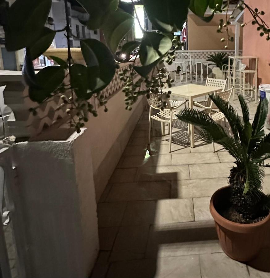 A Due Passi Dal Mare Bed & Breakfast Катандзаро Екстериор снимка