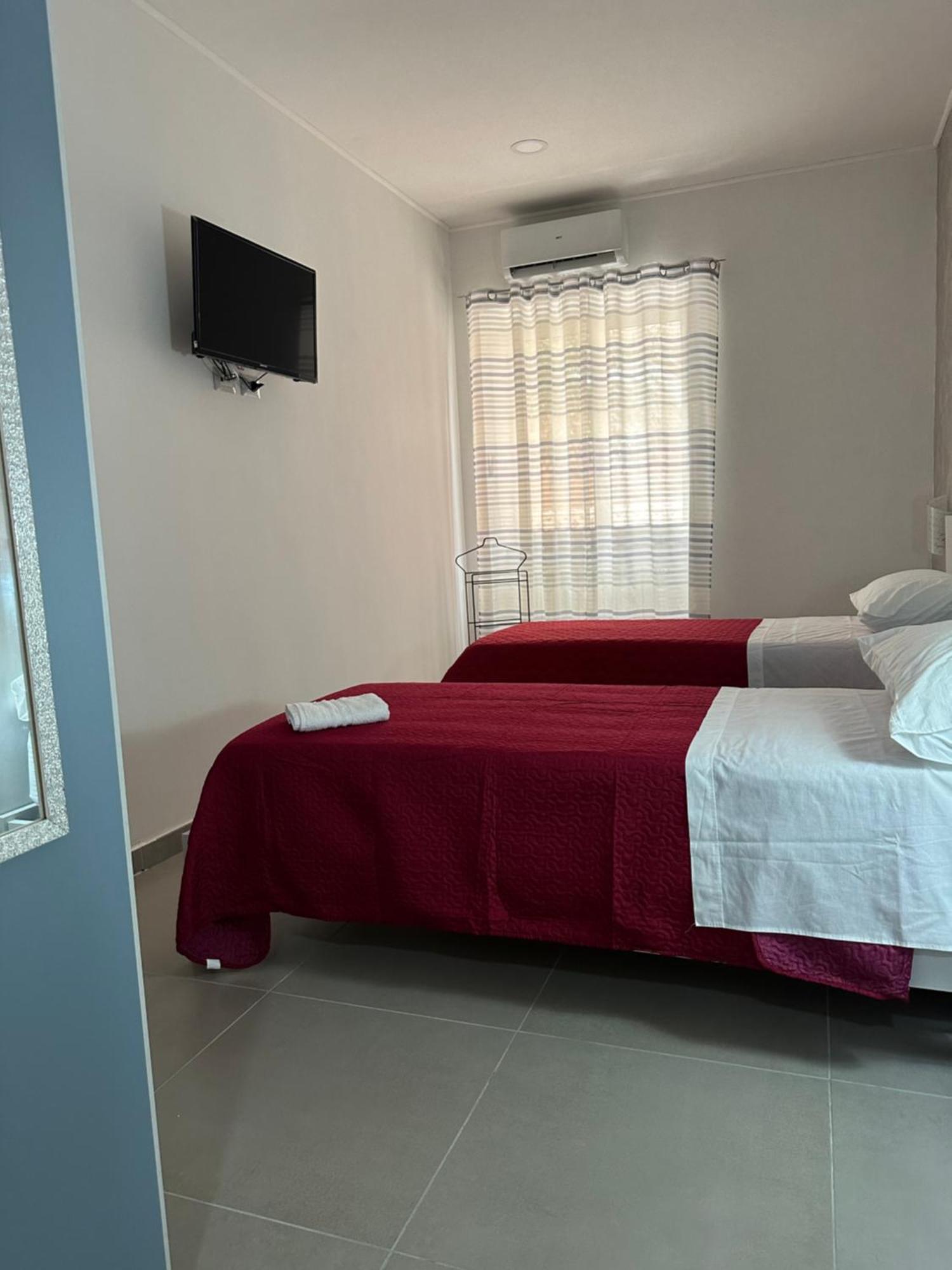 A Due Passi Dal Mare Bed & Breakfast Катандзаро Екстериор снимка