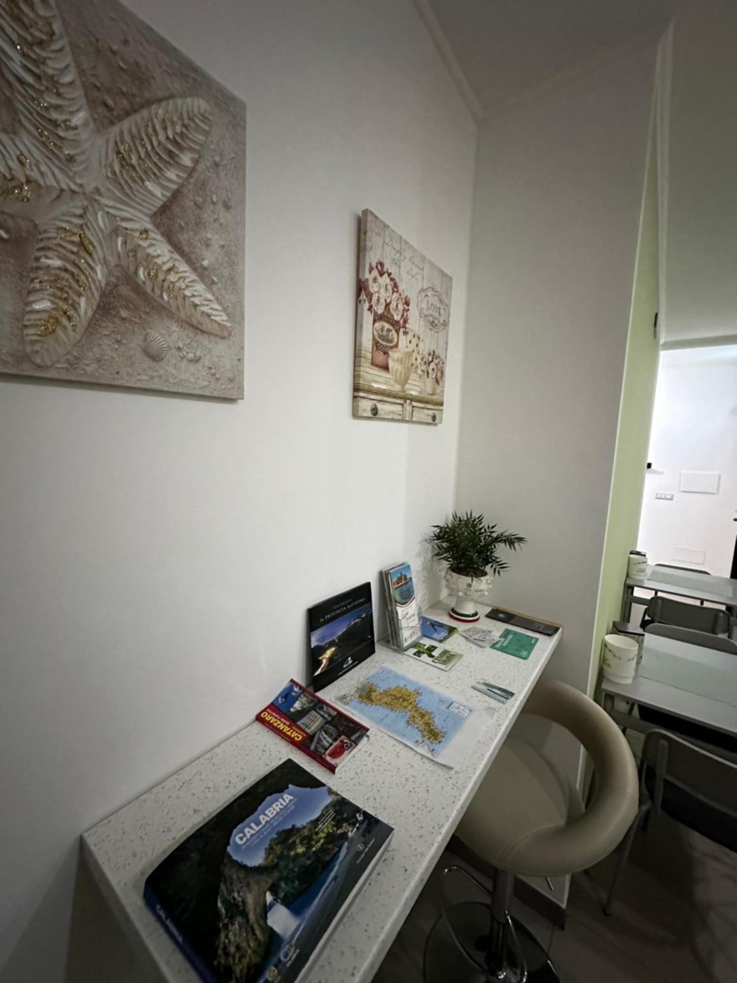 A Due Passi Dal Mare Bed & Breakfast Катандзаро Екстериор снимка